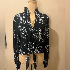 Karen Kane Black & White Floral Blouse with tie front, smocked collar & cuffs, L